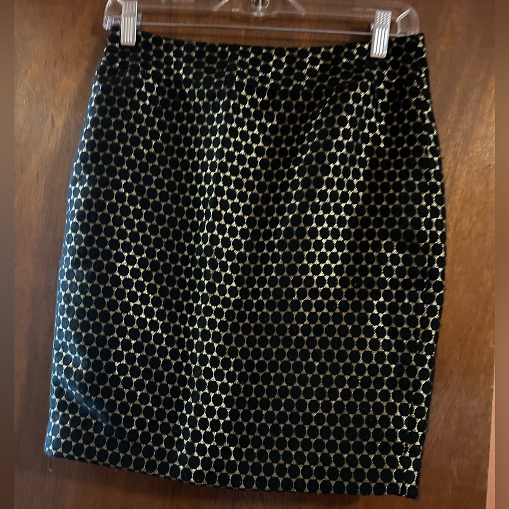 Woman’s Black and Gold Skirt